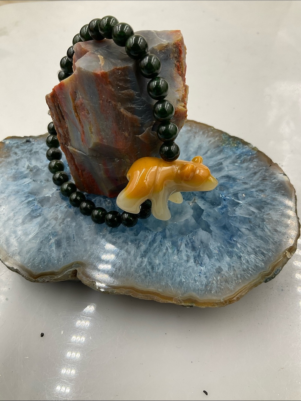 8” Dark Green Jade Beaded Bracelet Featuring A Carved Marble Polar Bear